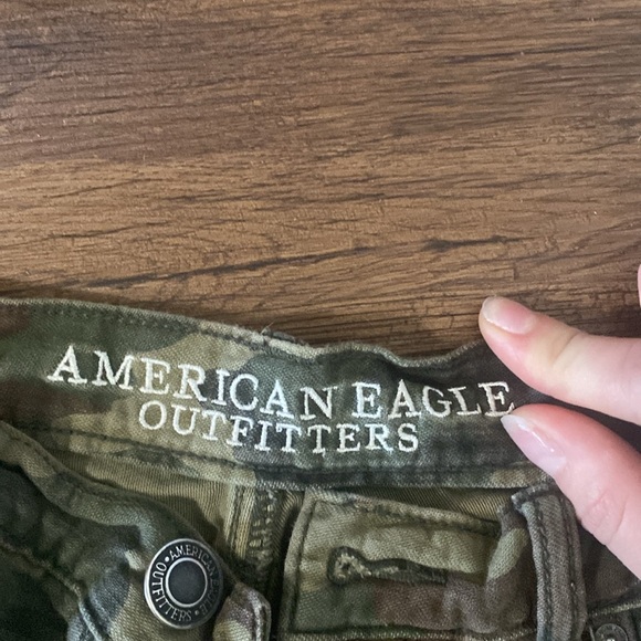 American Eagle Outfitters Green Camo Cargo Shorts - Picture 2 of 3